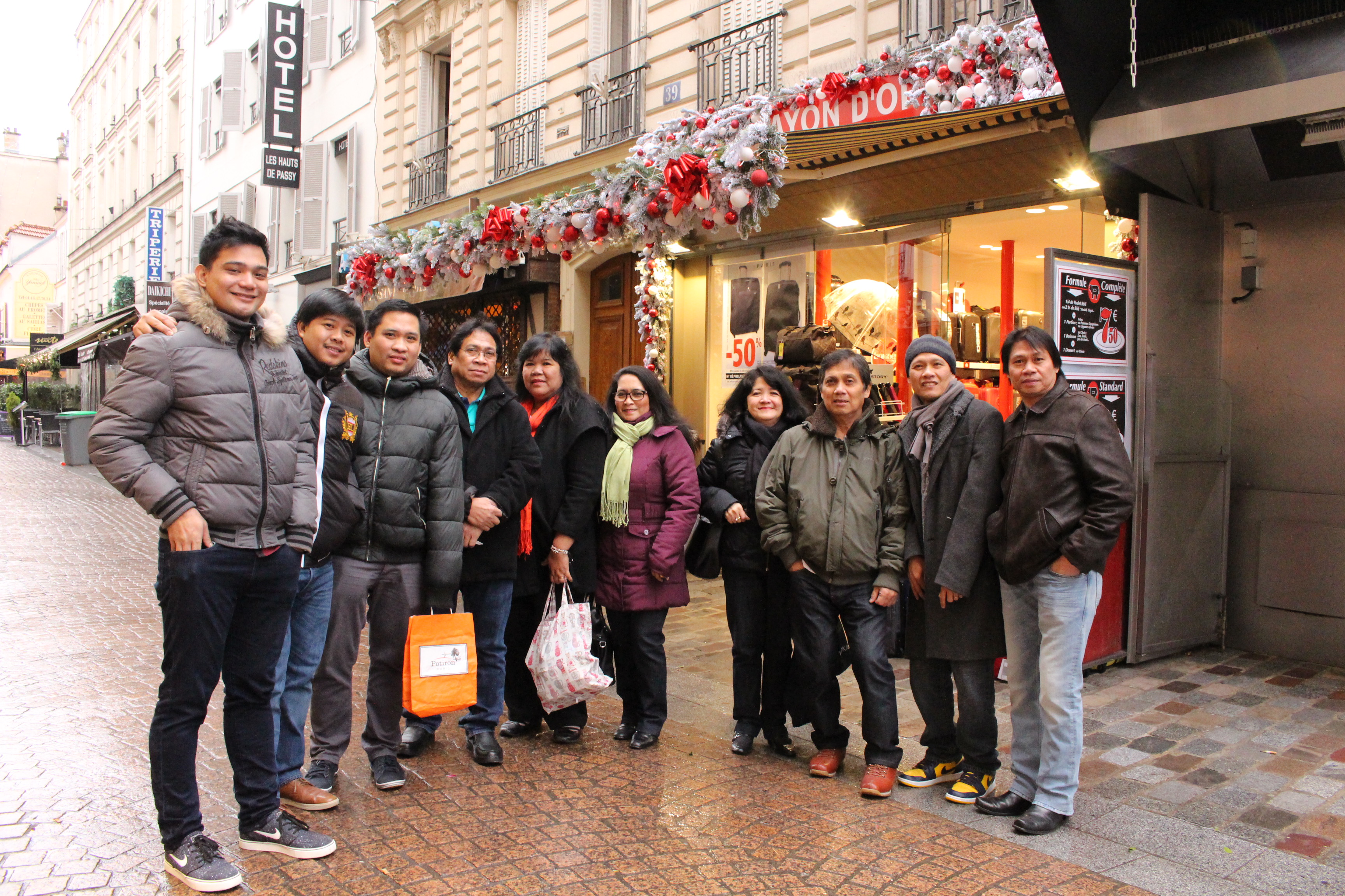 Filipinos in Paris Celebrate Pinoy-style Christmas | Pulitzer Center