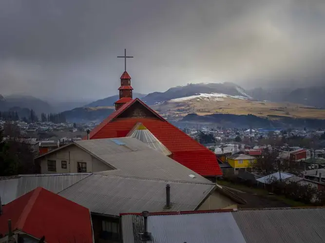The pollution is often inescapable, swirling in clouds that hang heavy over the valley, and hovering in the air indoors, too. Image by Larry C. Price. Chile, 2018.