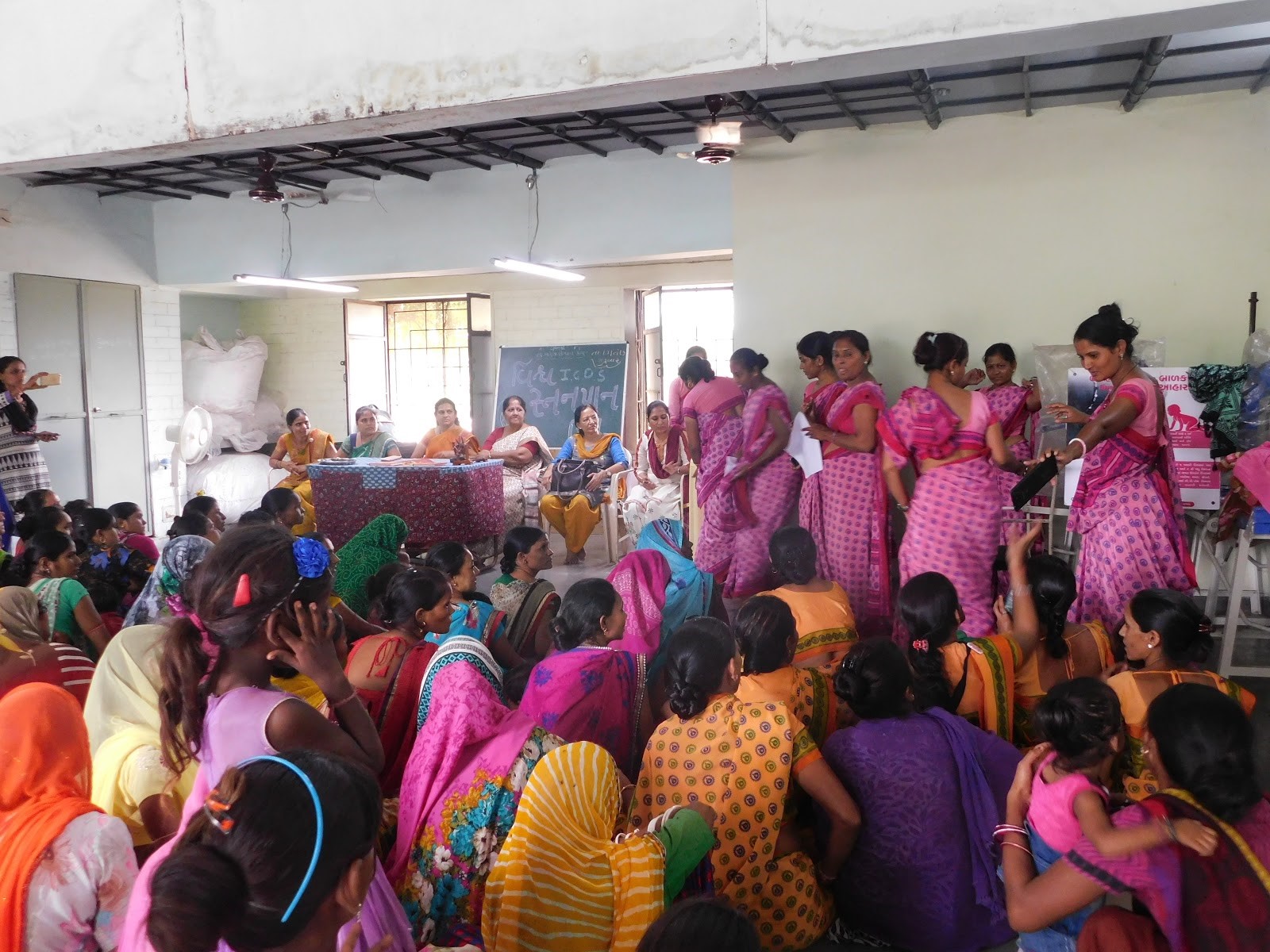 Health workers perform folklore songs and dance-drama during a Breastfeeding Clinic event run by Manav Sadhna. Image by Ambar Castillo. India, 2017. Health workers perform folklore songs and dance-drama during a Breastfeeding Clinic event run by Manav Sadhna. Image by Ambar Castillo. India, 2017.