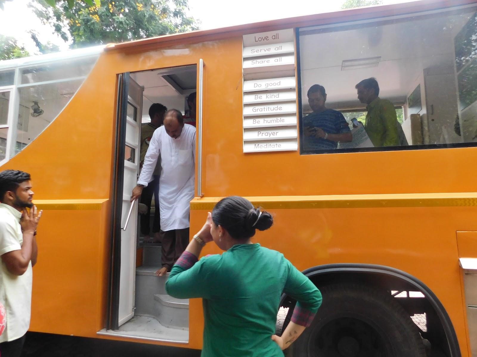ESI Director Jayesh Patel leads retreat participants through a tour of Nandini Service on Wheels, an initiative to transport volunteers to rural areas for physical toil to construct toilets. Image by Ambar Castillo. India, 2017. ESI Director Jayesh Patel leads retreat participants through a tour of Nandini Service on Wheels, an initiative to transport volunteers to rural areas for physical toil to construct toilets. Image by Ambar Castillo. India, 2017.