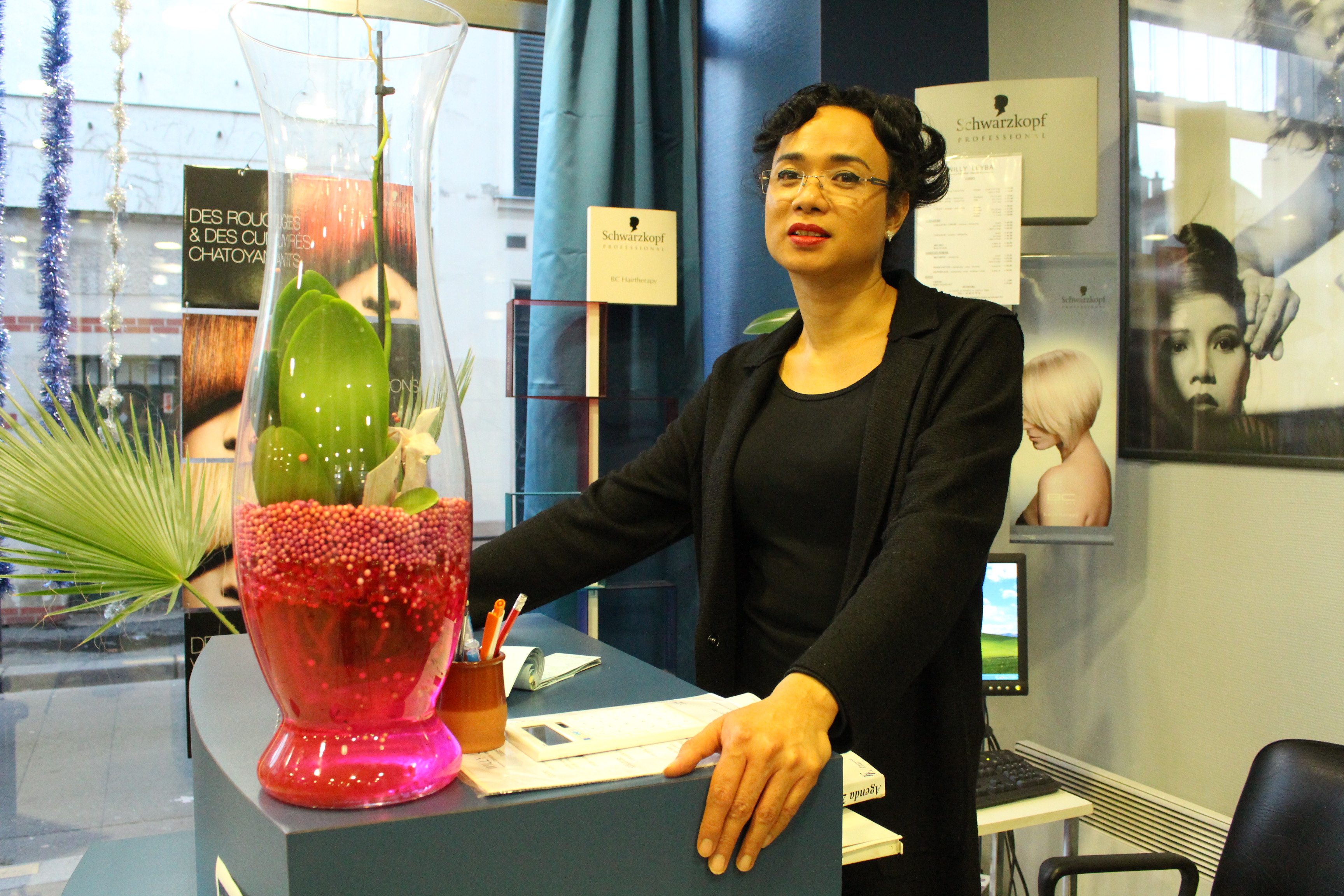 Willy Leyba at the beauty salon that bears her name. Image by Ana P. Santos. France, 2018. Willy Leyba at the beauty salon that bears her name. Image by Ana P. Santos. France, 2018.
