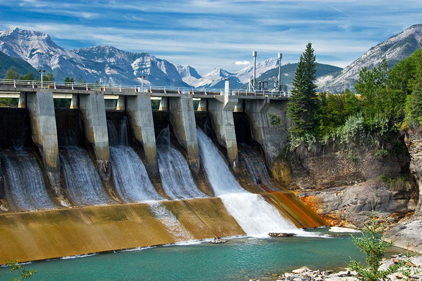 Hydroelectric dam in the Canadian Rockies. Image by Constantine Androsoff / Shutterstock. Undated. Hydroelectric dam in the Canadian Rockies. Image by Constantine Androsoff / Shutterstock. Undated.