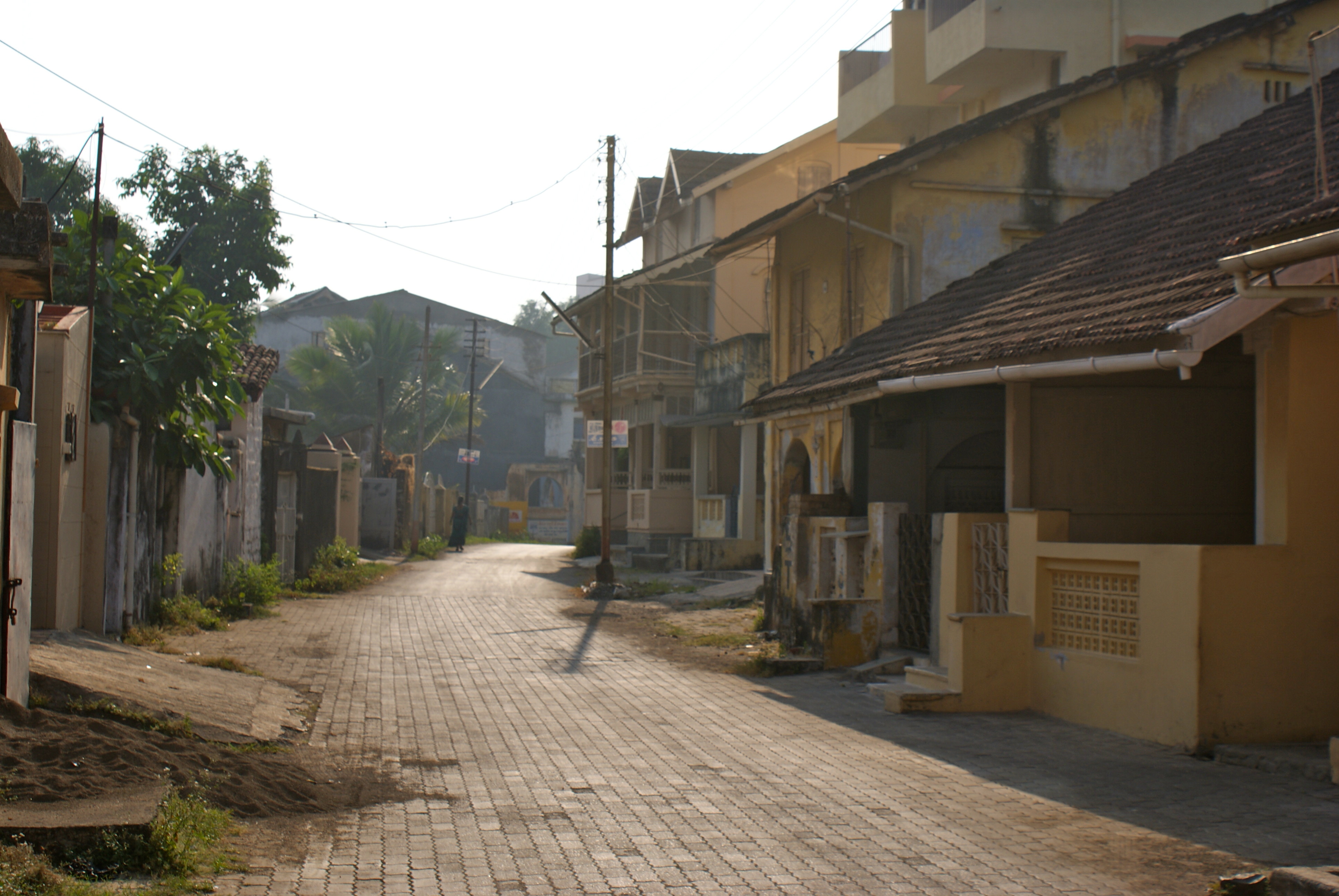 An Udvada street on the day before Atash Behram, a monthly holy day, at dusk. Image by Rosalie Murphy. India, 2014. Media file: dsc01300.jpg