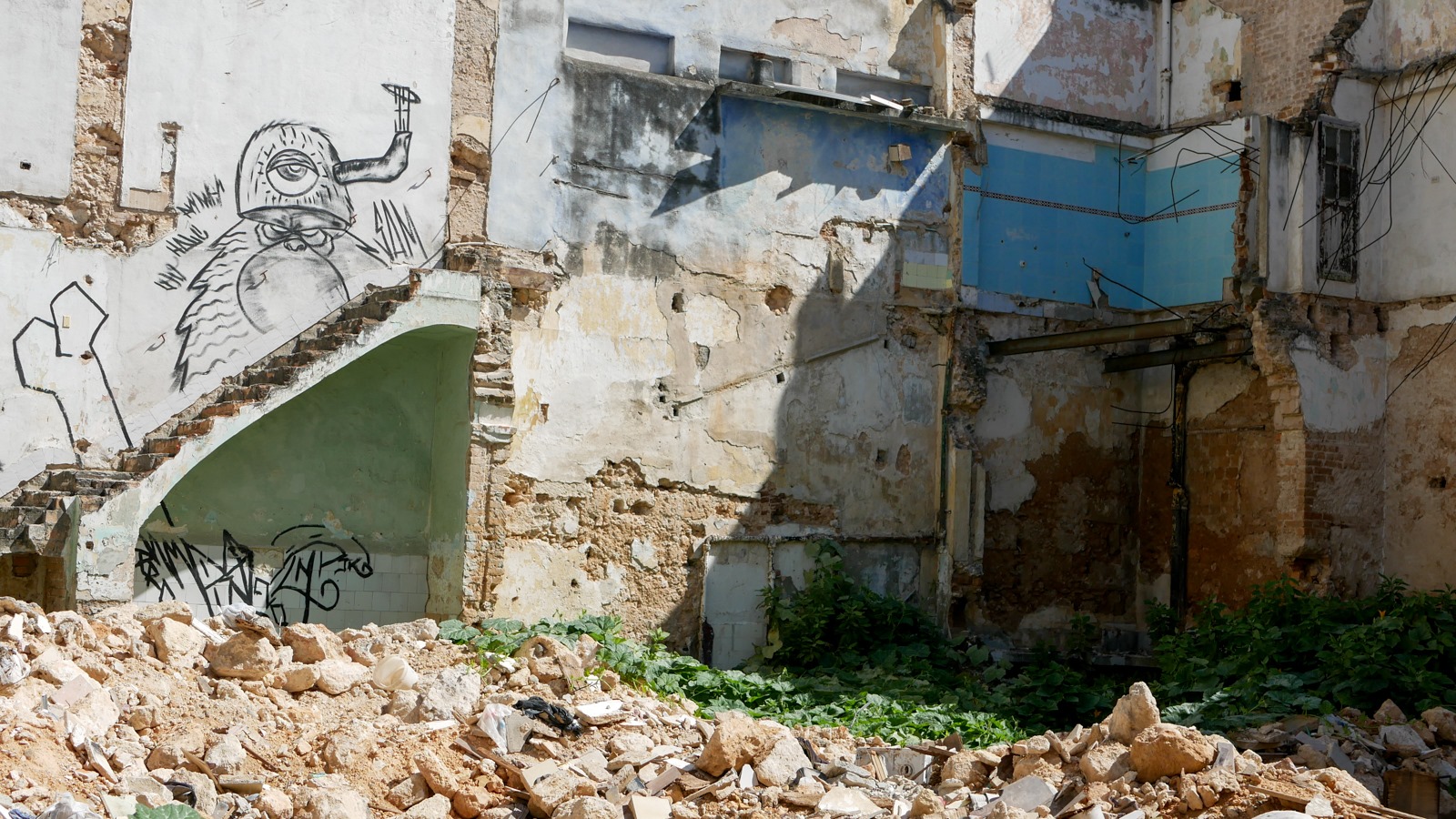 Falling Apart Buildings Cuba