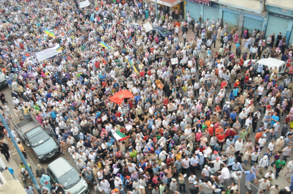 Young people turn out en masse to lobby for a role in the nation's future. Image by Imrane Binoual. Morocco, 2011. (CC BY 2.0) Young people turn out en masse to lobby for a role in the nation's future. Image by Imrane Binoual. Morocco, 2011. (CC BY 2.0)
