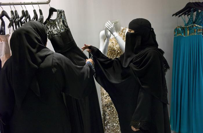In 2011, the Ministry of Labor ordered shops specializing in cosmetics, abayas, and wedding dresses, along with the women’s sections of department stores, to begin shifting to all-female Saudi sales staffs. The process is called “feminization.” Image by Kate Brooks. Saudi Arabia, 2013