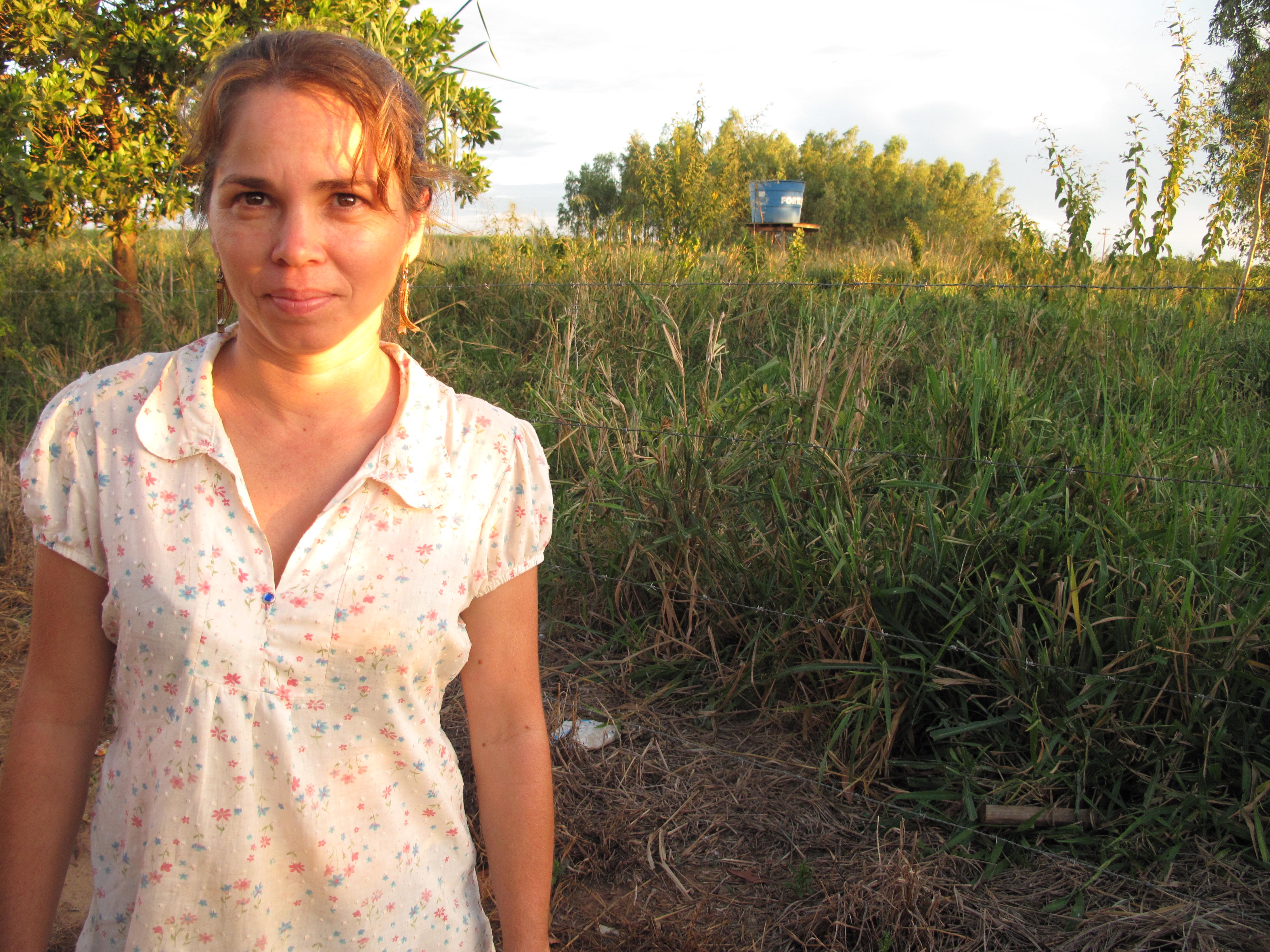 Joise Lopes, 38, is a family farmer in Promissão. She helps run a farmers’ cooperative that sells its produce to local public schools for use in school meals. Image by Rhitu Chatterjee. Brazil, 2015. Media file: 1_joise_portrait.jpg