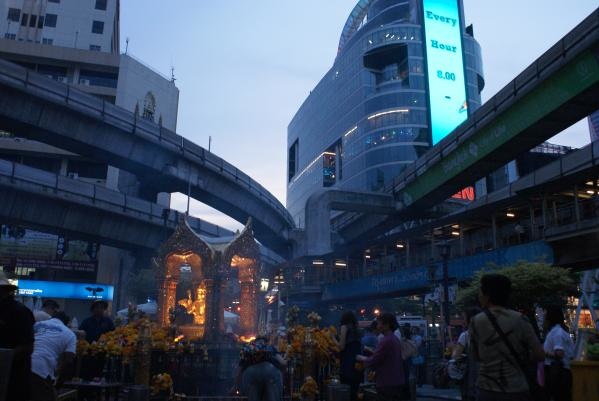 Three tiers of roads in central Bangkok. The growing number of vehicles has created a need for more streets and public transportation, but there is often a lack of space. Image by Adam Janofsky. Thailand, 2012. Media file: adam.janofsky.thailand.jpg