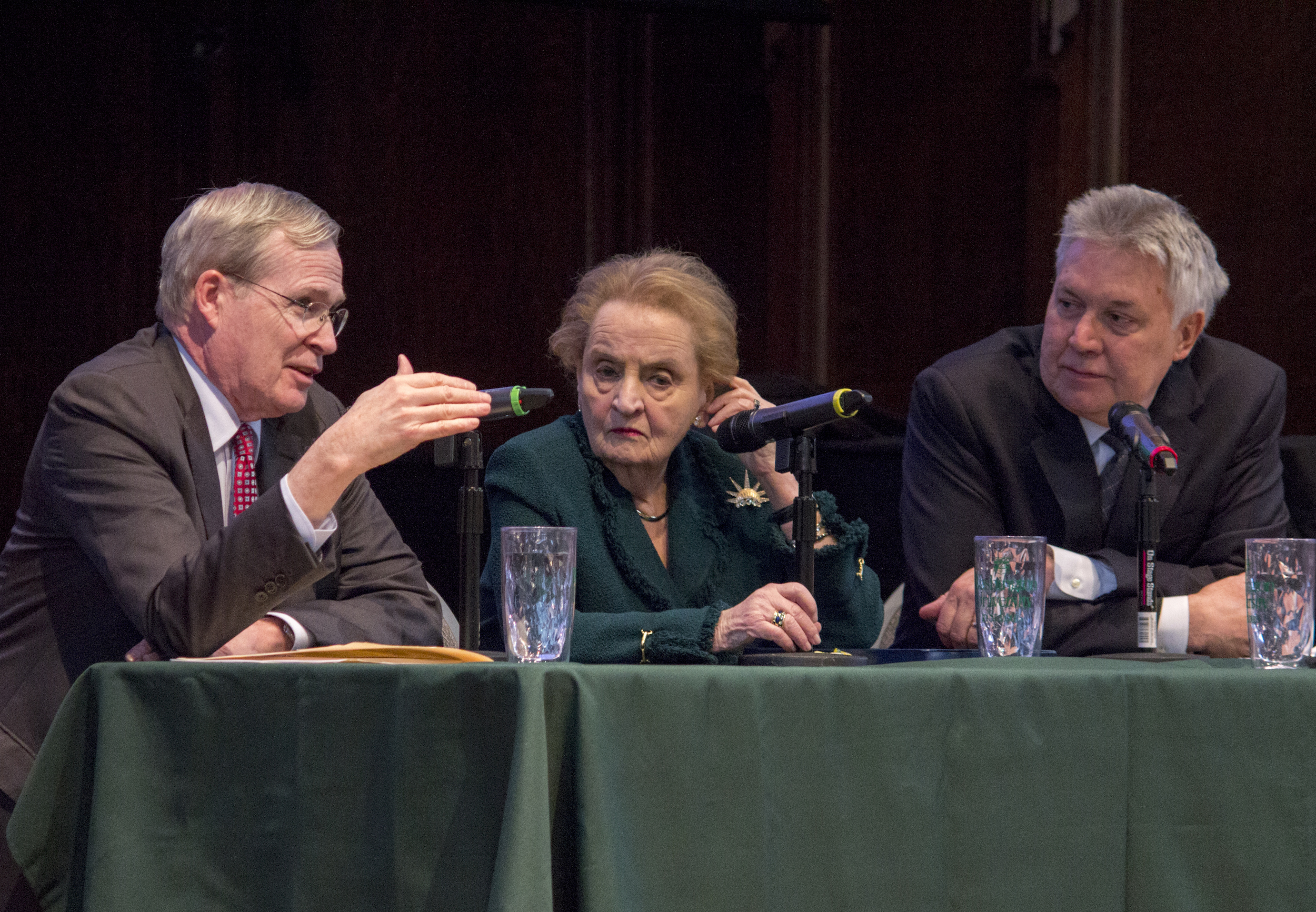 Jon Sawyer moderates a discussion between Madeleine Albright and Stephen Hadley surrounding the Middle East Strategy at Washington University in St. Louis. Image by Lauren Shepherd, United States, 2017. Jon Sawyer moderates a discussion between Madeleine Albright and Stephen Hadley surrounding the Middle East Strategy at Washington University in St. Louis. Image by Lauren Shepherd, United States, 2017.