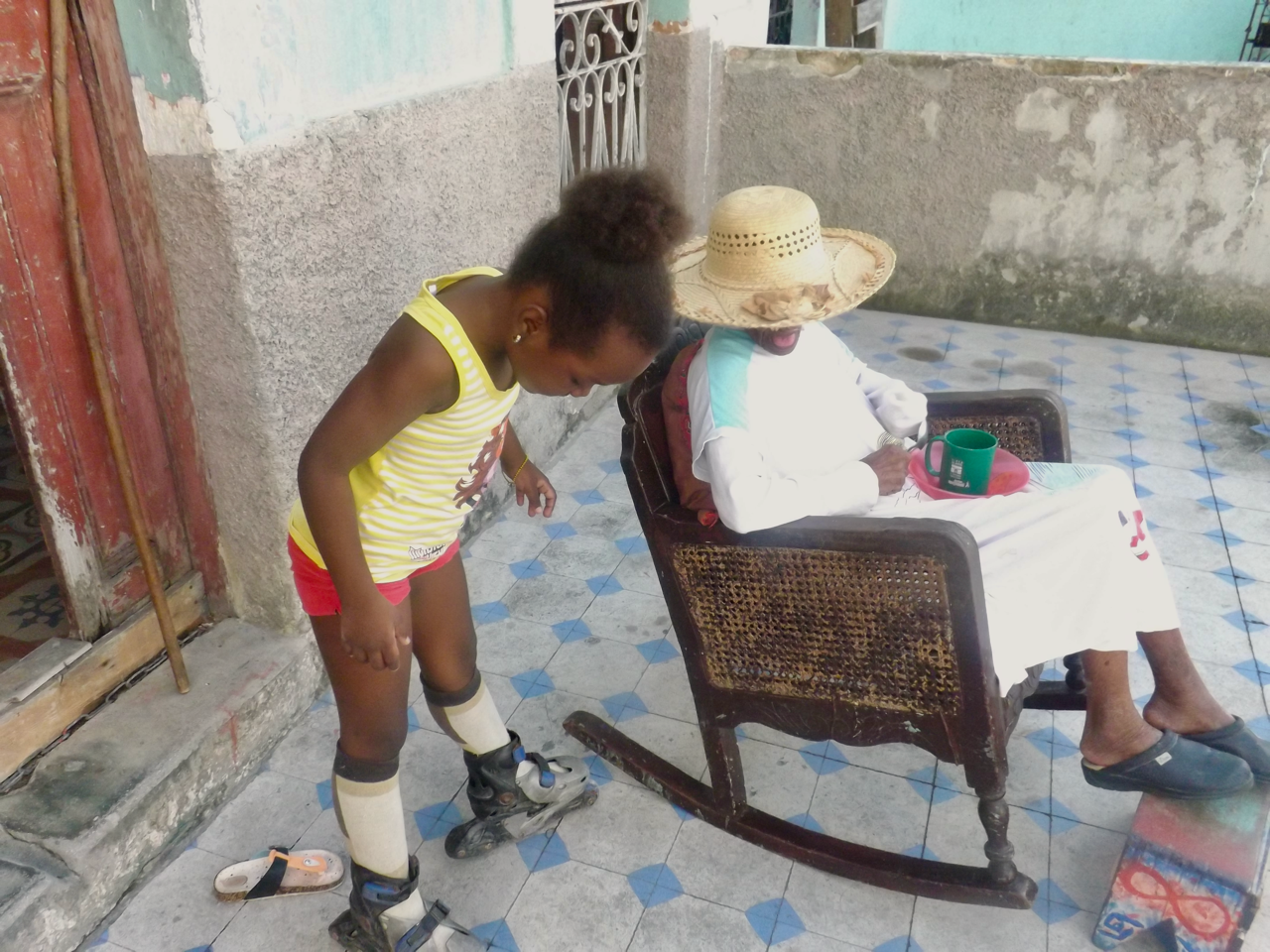Méle (last name not provided), 7, and her grandmother check to make sure her roller skates are a good fit. Image by Esohe Osabuohien. Cuba 2018. Méle (last name not provided), 7, and her grandmother check to make sure her roller skates are a good fit. Image by Esohe Osabuohien. Cuba 2018.