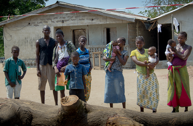 As family members become infected within this quarantined home, those remaining complain of hunger. Image by Amy Maxmen. Sierra Leone, 2015. Media file: _dsc9114.jpg
