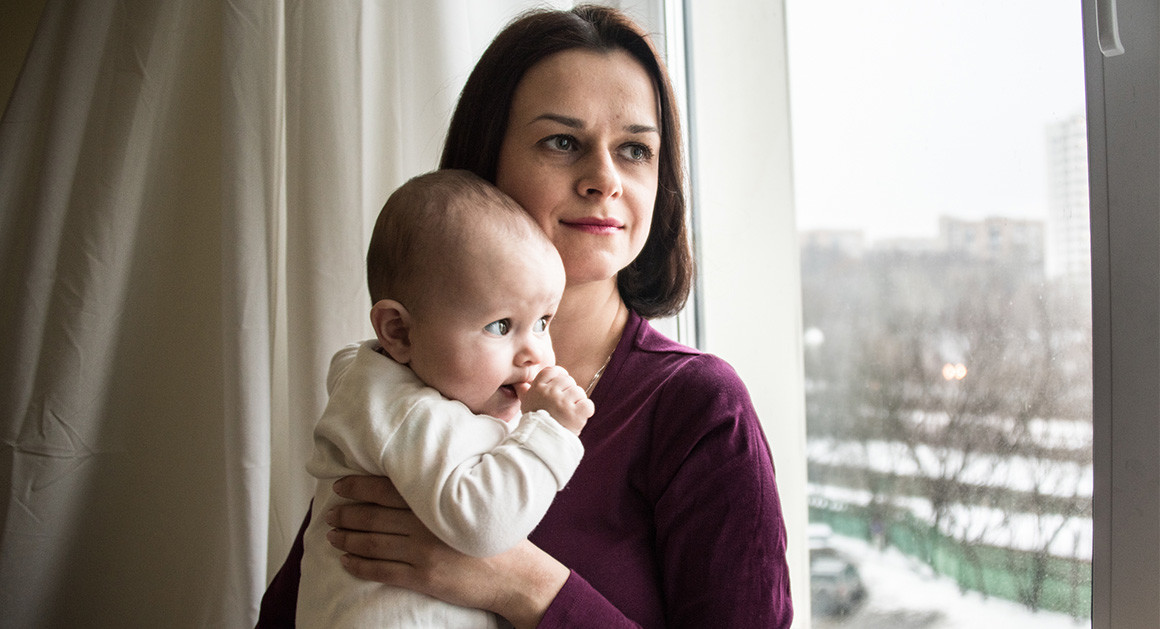 Nika Ivanova, a young mother with HIV, spends time in her apartment in Moscow with her 6-month-old daughter, Yeva. Image by Olga Ingurazova. Russia, 2017. Nika Ivanova, a young mother with HIV, spends time in her apartment in Moscow with her 6-month-old daughter, Yeva. Image by Olga Ingurazova. Russia, 2017.
