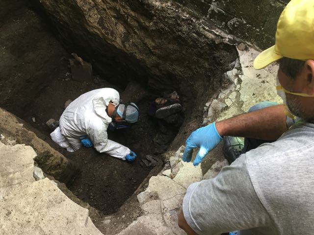 Forensic criminologist Ticas Israel exhumes the body of a man believed to have murdered by gang members in Ilopango, El Salvador. Image by Jason Motlagh. El Salvador, 2017. Forensic criminologist Ticas Israel exhumes the body of a man believed to have murdered by gang members in Ilopango, El Salvador. Image by Jason Motlagh. El Salvador, 2017.