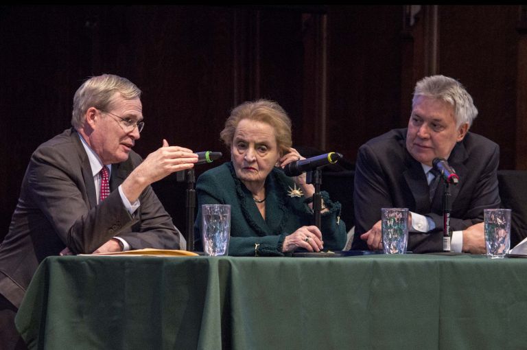 Washington University Former National Security Advisor Stephen Hadley, former Secretary of State Madeleine Albright, and Pulitzer Center Executive Director Jon Sawyer at Washington University discussing "A New Approach to the Middle East". Image by Lauren Shepherd. St. Louis, Mo., 2017.