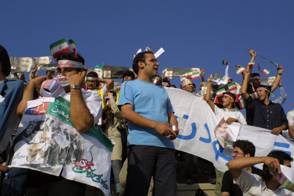 Youth rally for reformist presidential candidate. Image by Reese Erlich. Iran, 2005. Media file: iran_youth_at_rally.jpg