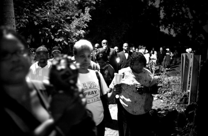 Family members grieve over the body of a family member at the scene of a double homicide in Guatemala City. The murders occurred during the wake for another murder victim. According to the National Civilian Police (PNC) of Guatemala, there were 5,682 registered deaths in 2007 and 6,200 in 2008 making Guatemala one of the most violent countries in the world. Image by Carlos Javier Ortiz. Guatemala, 2013.