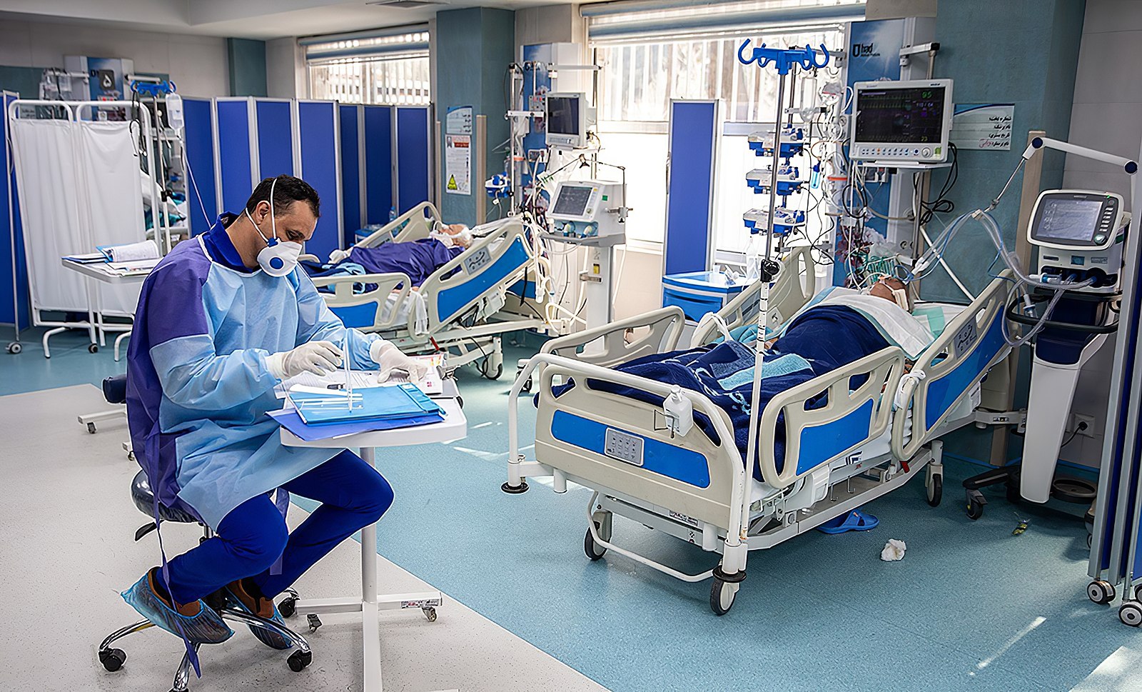 Coronavirus patients at the Imam Khomeini Hospital in Tehran, Iran. Image by Mohsen Atayi / Wikimedia Commons. Iran, 2020. Coronavirus patients at the Imam Khomeini Hospital in Tehran, Iran. Image by Mohsen Atayi / Wikimedia Commons. Iran, 2020.