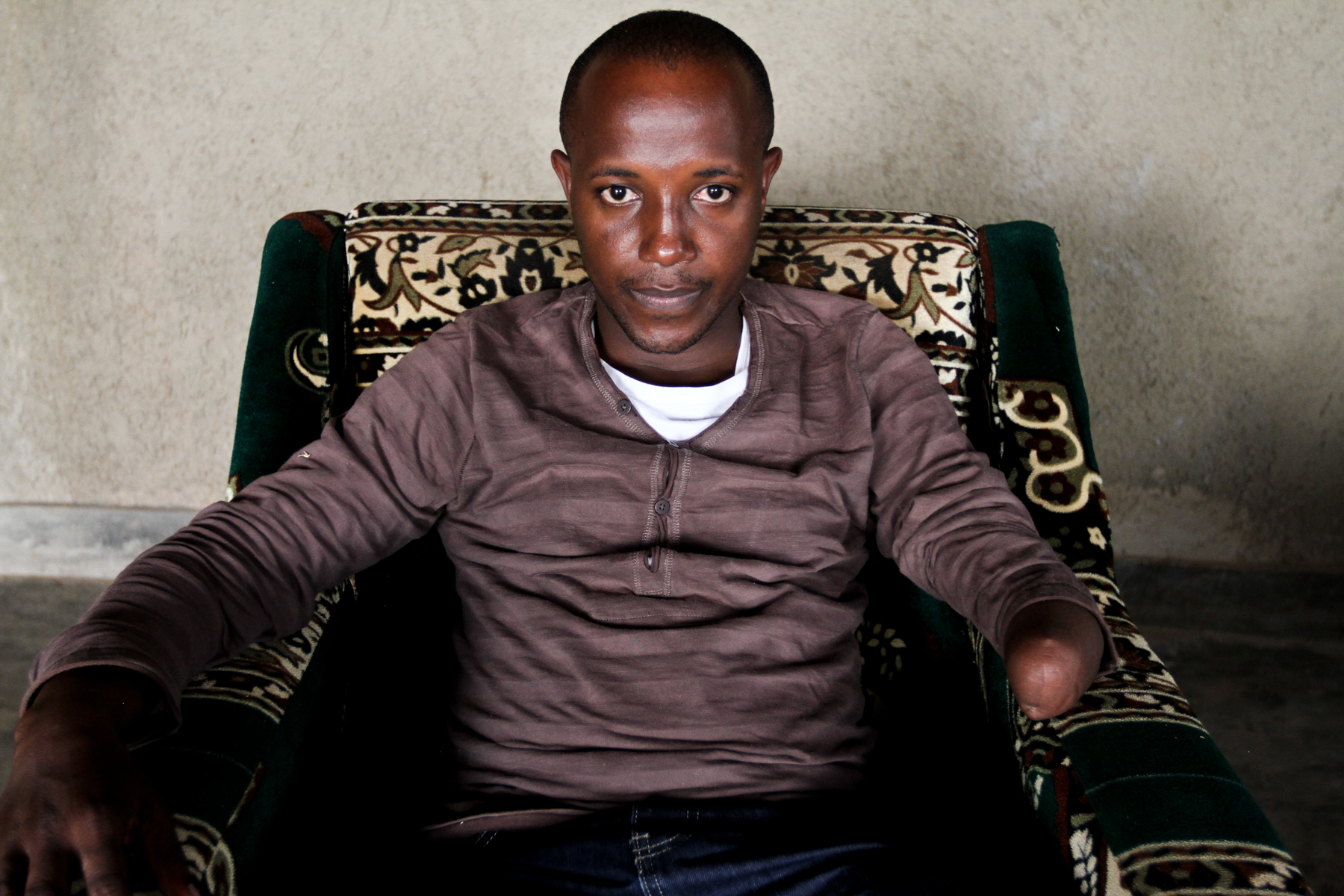Dassan lost all his family during the genocide. The Interhawme militias tried to kill him with machetes, but he survived and suffered the amputation of his forearm. Image by Tomaso Clavarino. Rwanda, 2014. Media file: 6666.jpg