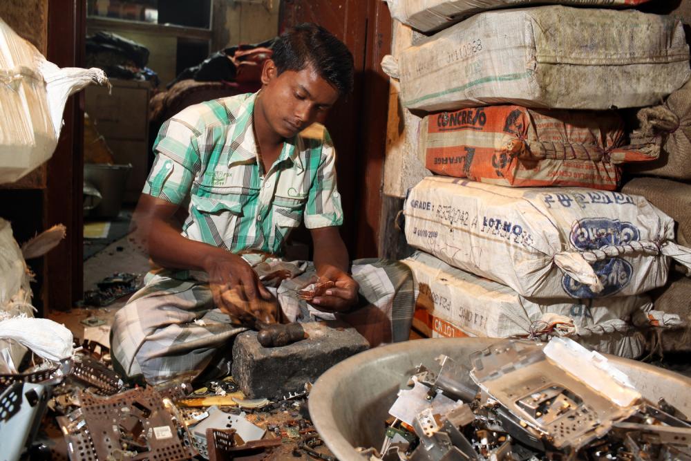 India's Rising Tide of E-Waste | Pulitzer Center