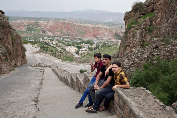 Three men from Anbar enjoy the view from a Shaqlawa mountain. Image by Sebastian Meyer. Iraq, 2014.