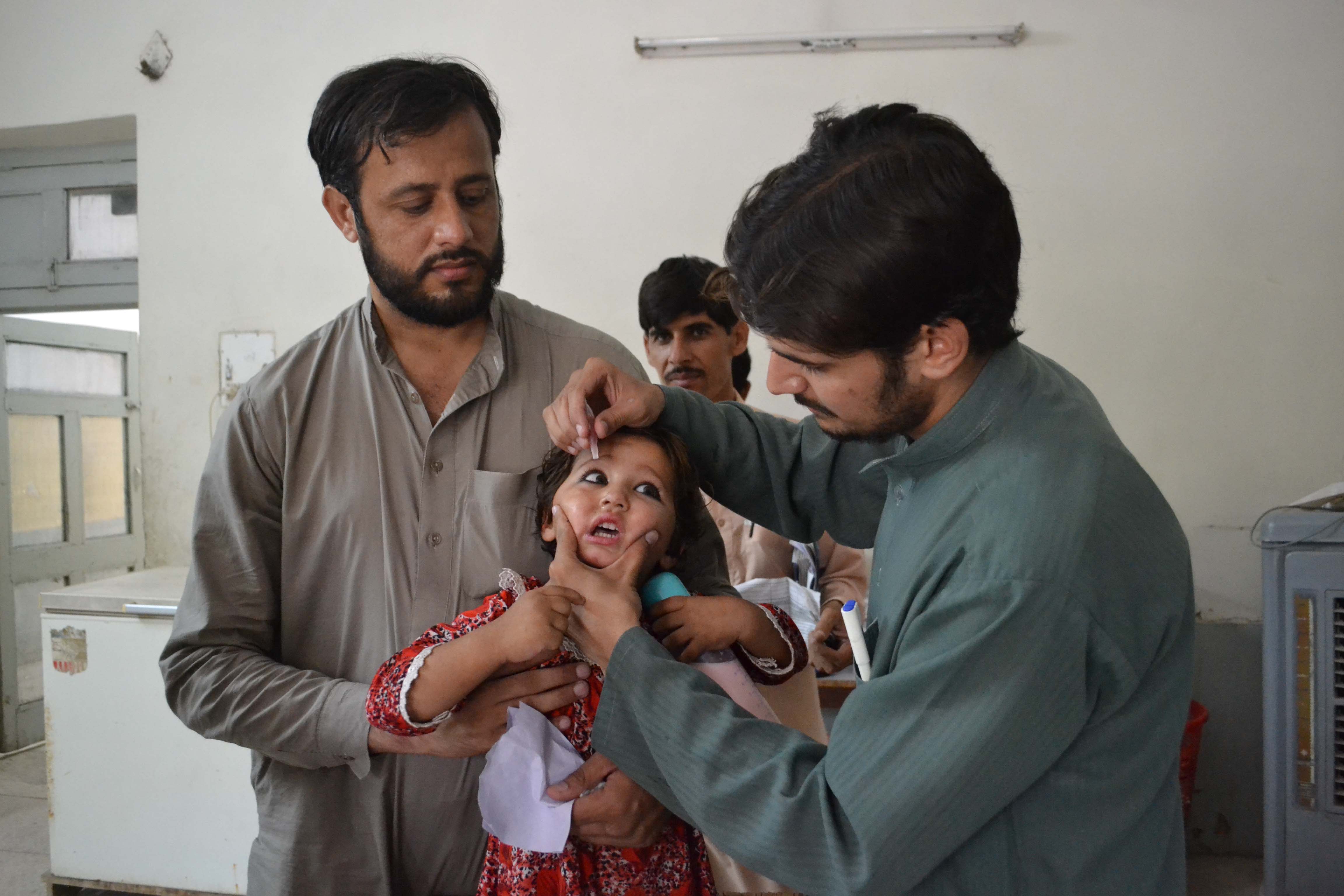 Vaccinators at work in the Pakistani borderlands. Image by Syeda Amna Hassan. Pakistan, 2015. Media file: bannu-5.jpg