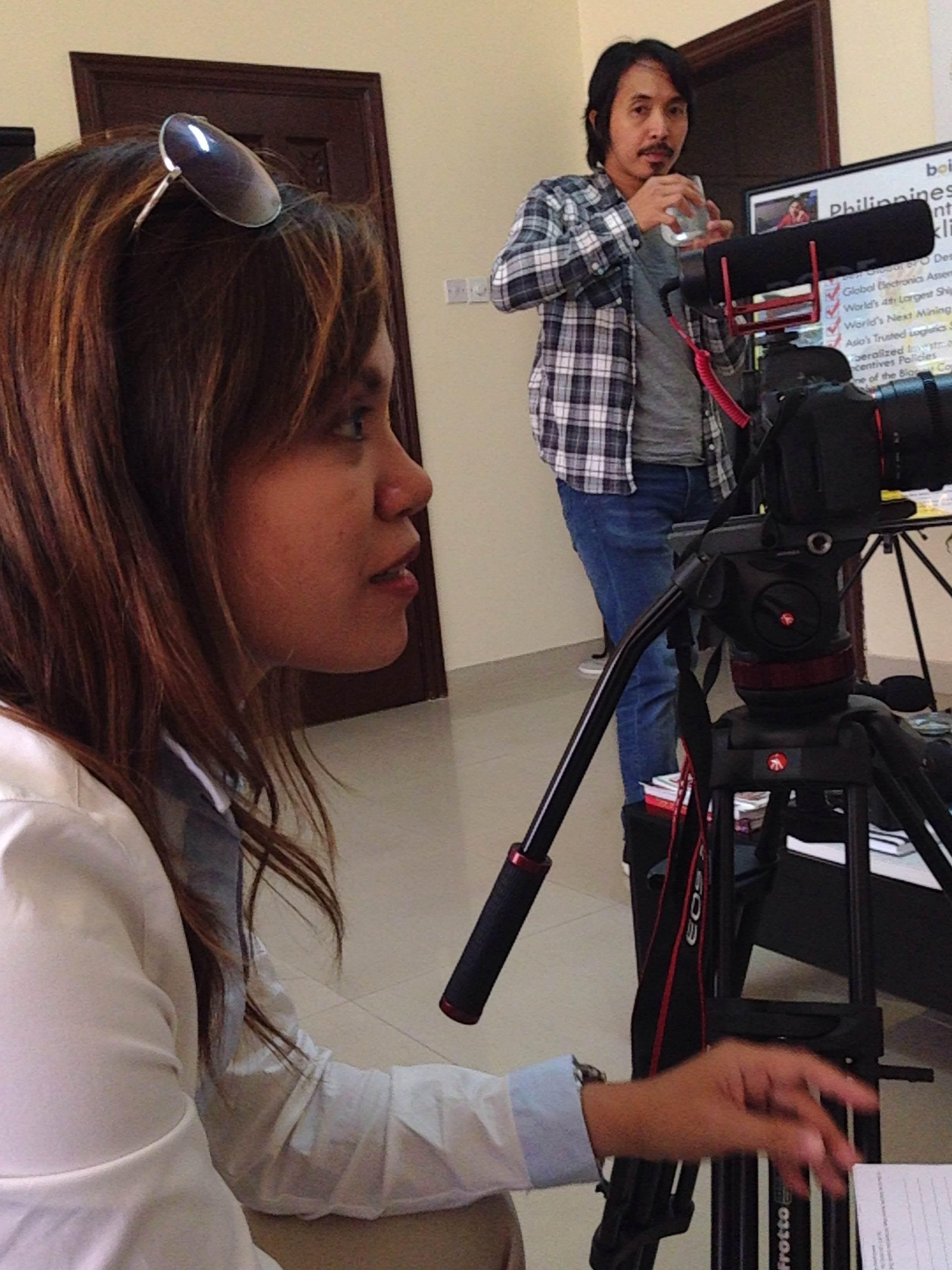 Ana P. Santos reporting on set. Image by Michael Bacaraman. Abu Dhabi, UAE, 2014.