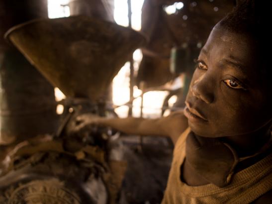 Children work in gold mines in Burkina Faso despite the fact that child labor has been banned. Image by Larry C. Price. Burkina Faso, 2013. Media file: price_pic.jpg