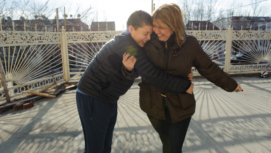 Blanca and her son, Guido, play in Corona, Queens. Image by Alice Proujansky. United States, 2014.
