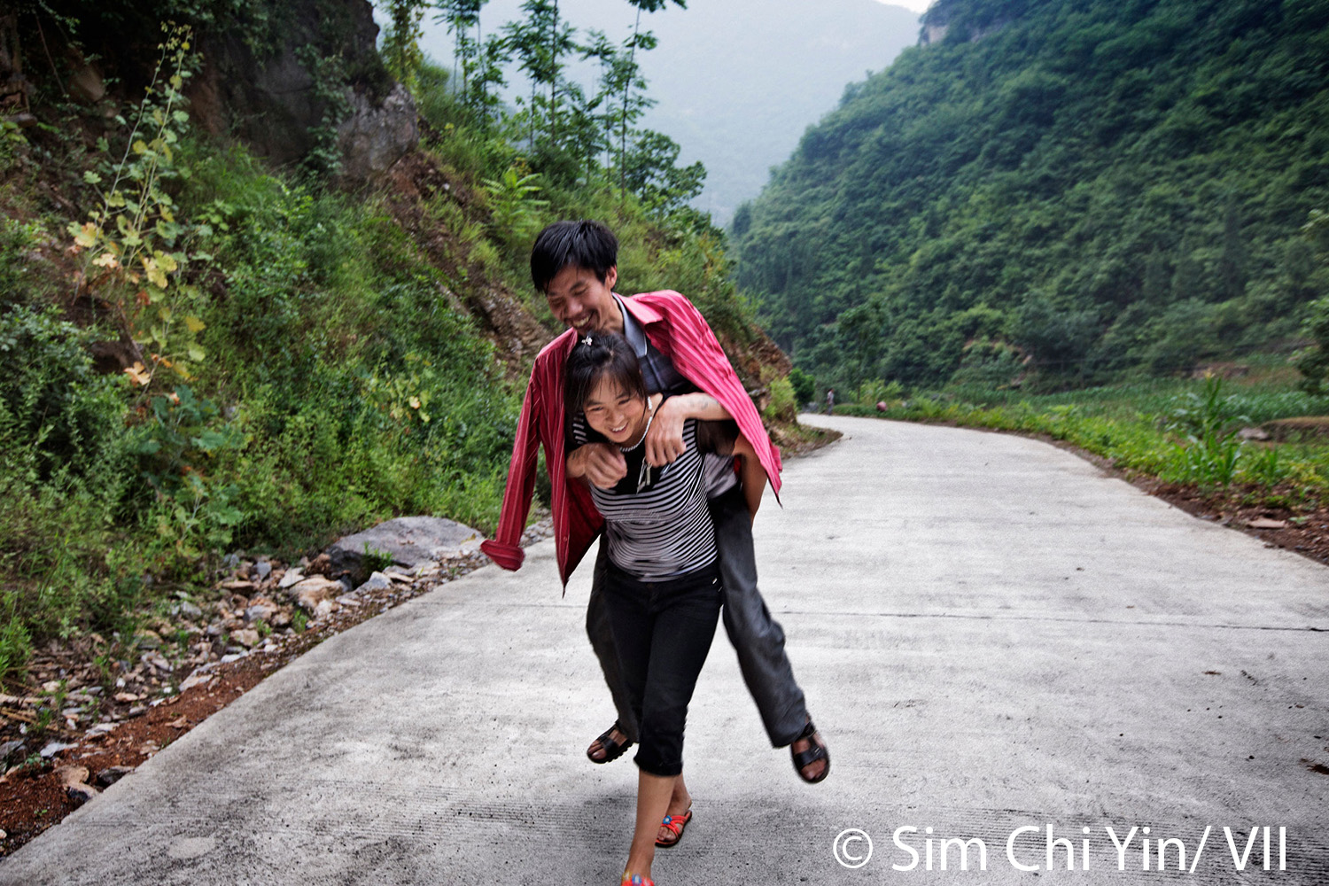 When He Quangui is too sick to walk, his wife carries him. They have a very close relationship, and according to a relative, are “still like two teenagers who just fell in love.” Photo by Sim Chi Yin. China, 2013. Media file: simchiyin.jpg
