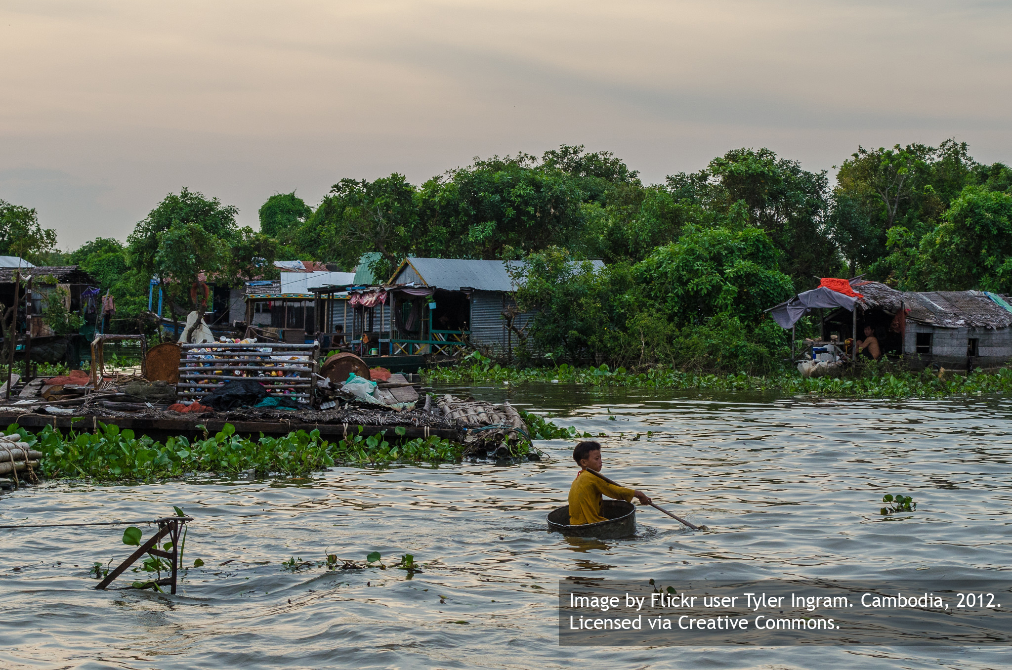 Khmer people fishing in various places in the lake, ponds