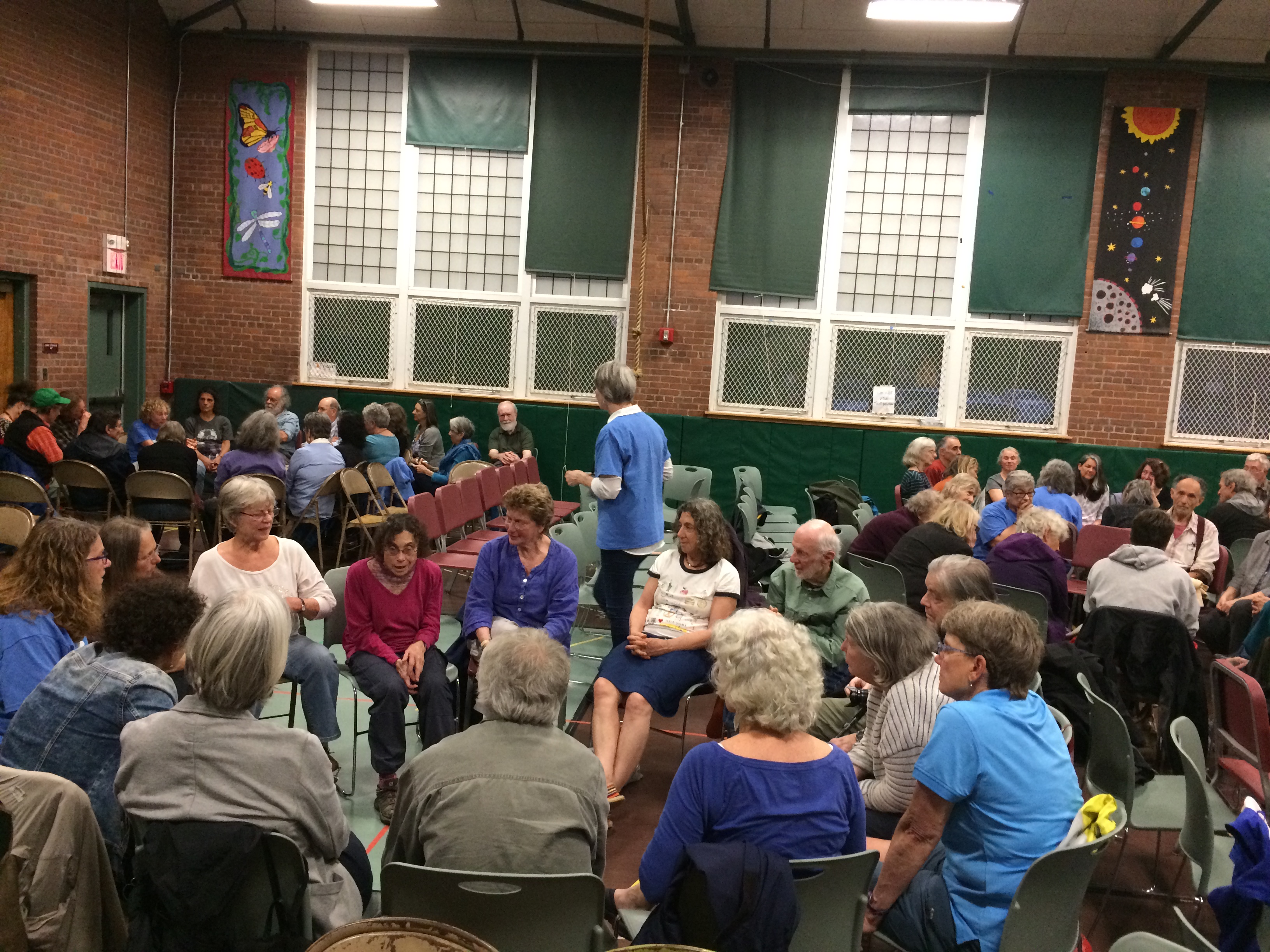 Curious residents and others gather for discussion of a recent Hands Across the Hills Kentucky visit. Image by Richie Davis. United States, 2018. Curious residents and others gather for discussion of a recent Hands Across the Hills Kentucky visit. Image by Richie Davis. United States, 2018.