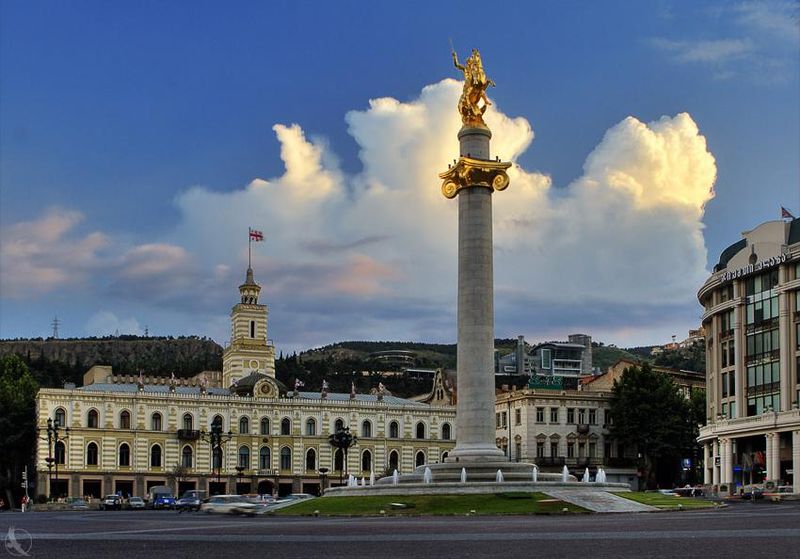 Tblisi's Tavisupleba Square. Image by George Kvizhinadze via Wikimedia Commons. Georgia, 2007. Media file: 800px-tavisupleba_square._monument_of_st._george.jpg