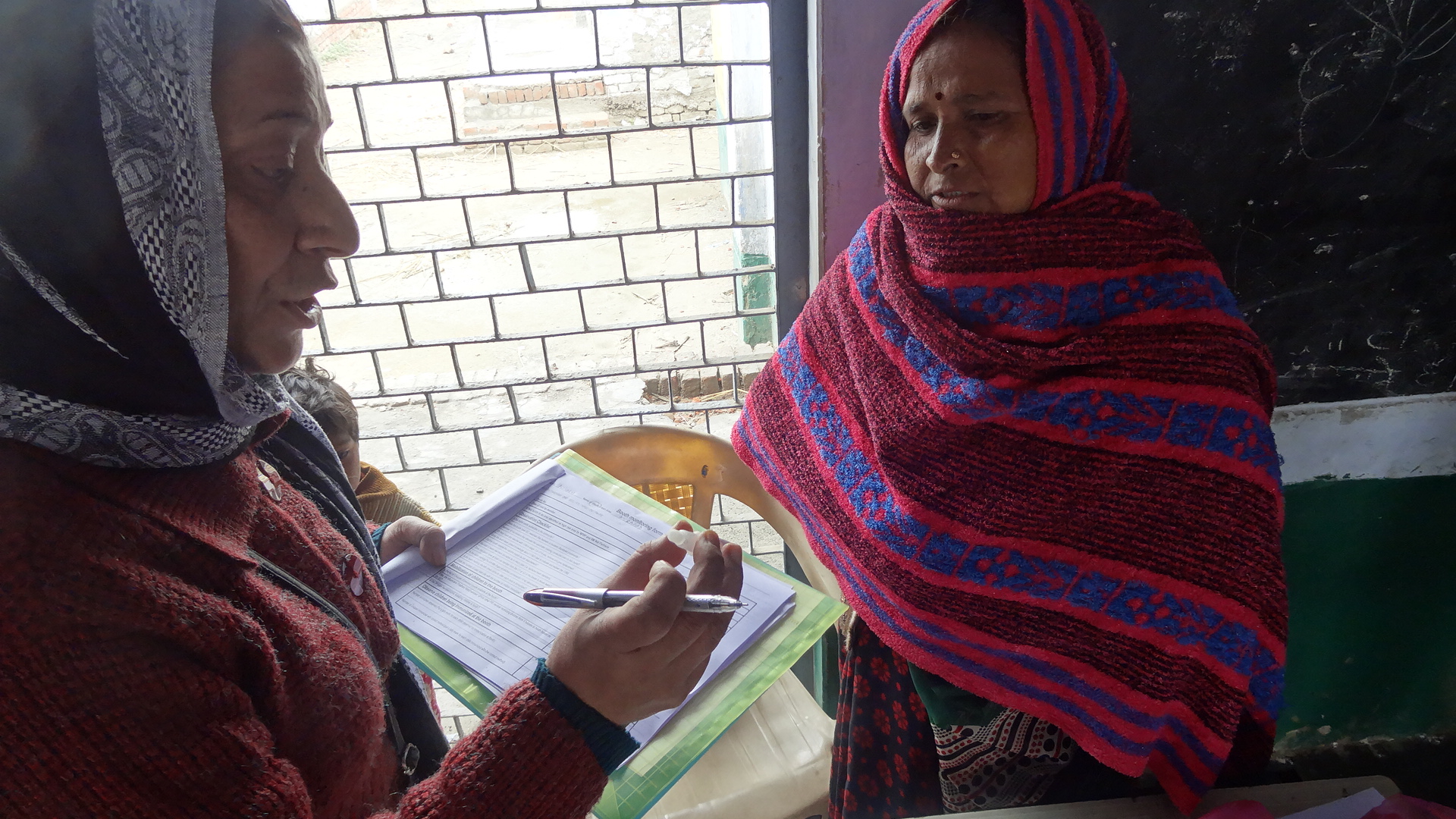 There are 2.3 million health workers in India, and most are women. Image by Esha Chhabra. India, 2014. Media file: dsc01564.jpg