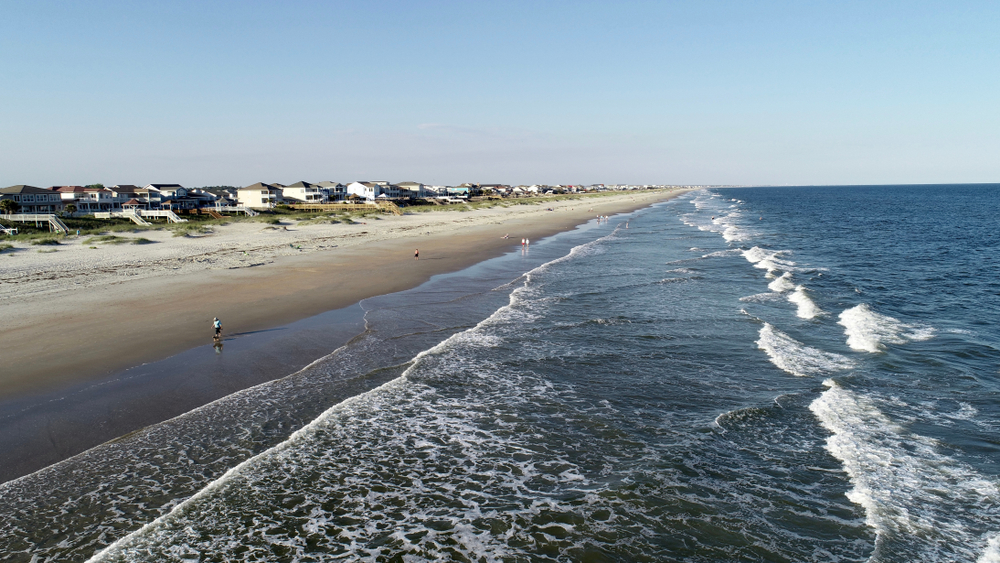 Aggressive waves at Ocean Isle Beach on a spring day. Image by Lewis Directed Films / Shutterstock. United States, undated. Aggressive waves at Ocean Isle Beach on a spring day. Image by Lewis Directed Films / Shutterstock. United States, undated.