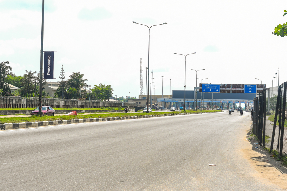 The otherwise very busy Lekki-Epe expressway, looking scanty due to the lockdown order in Nigeria by the government, to stop the spread of the coronavirus. Image by Santos Akhilele Aburime / Shuttertsock.com. Nigeria, 2020. The otherwise very busy Lekki-Epe expressway, looking scanty due to the lockdown order in Nigeria by the government, to stop the spread of the coronavirus. Image by Santos Akhilele Aburime / Shuttertsock.com. Nigeria, 2020.