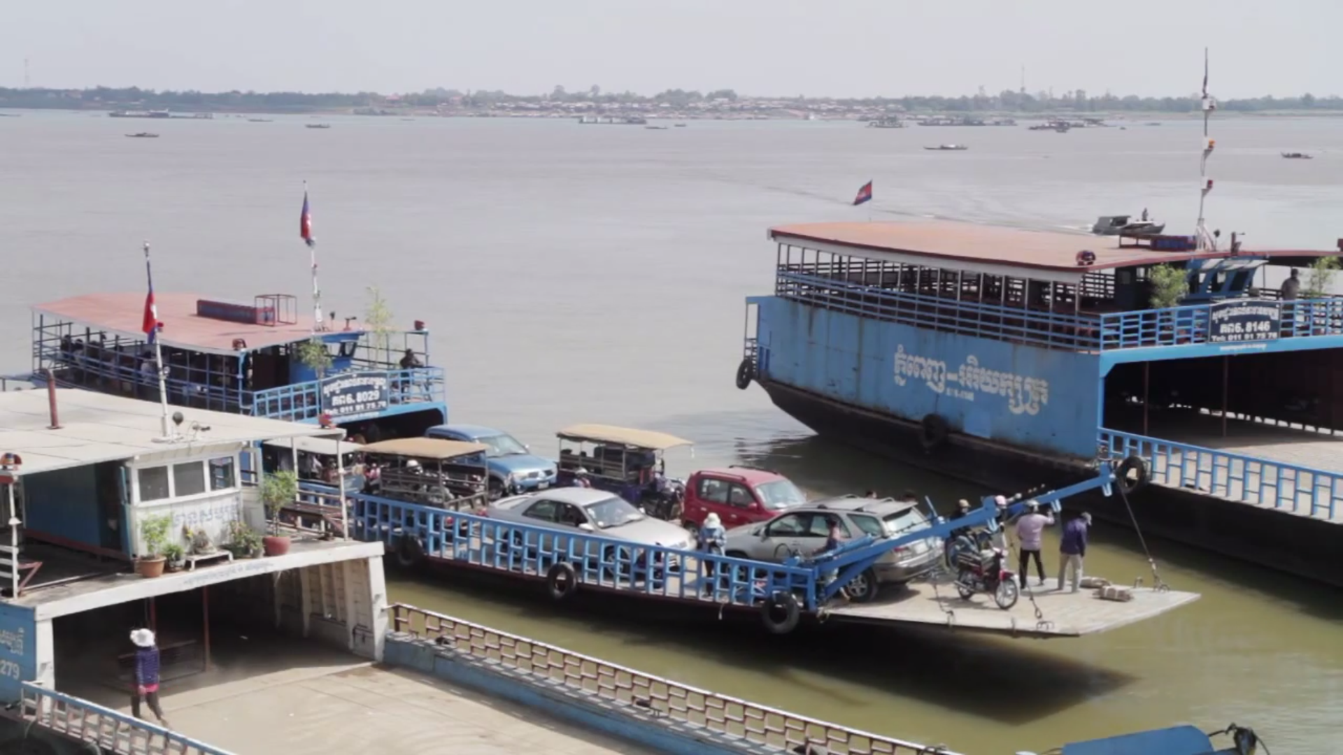 Still from video by Steve Sapienza. Cambodia, 2014. Media file: laketonlesap.png