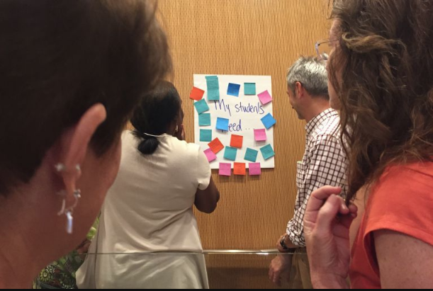 Educators at the Summer Teacher Institute in Chicago discuss what their students need while reviewing post-it notes on the topic prompt provided by Fareed Mostoufi, Pulitzer Center senior education manager. The University of Chicago and Pulitzer Center co-organized the two-day institute. Image by Evey Wilson. United States, 2016. Media file: screen_shot_2019-06-17_at_11.45.11_am.png