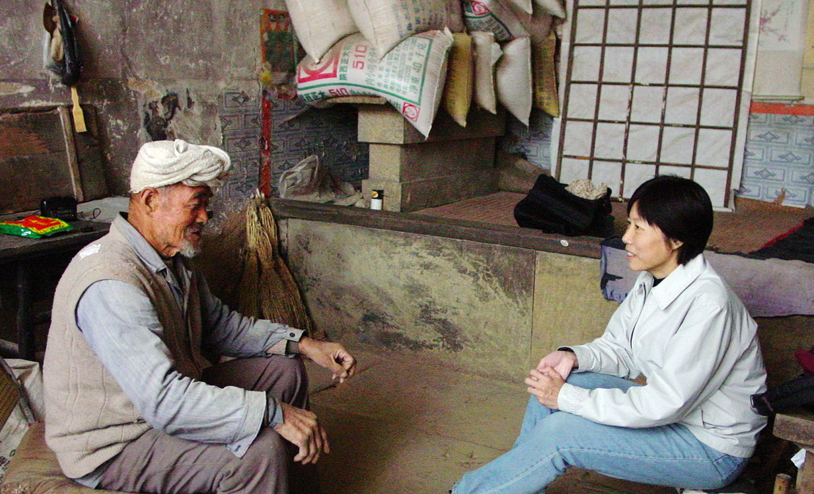 A villager from Ji, northern Shaanxi, China, speaking with Guo Yuhua, 2005. Image from Guo Yuhua. China, 2005. A villager from Ji, northern Shaanxi, China, speaking with Guo Yuhua, 2005. Image from Guo Yuhua. China, 2005.