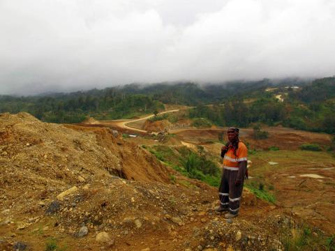 A project run by ExxonMobil to supply China and Japan with liquefied gas for the next 30 years is changing life in Papua New Guinea with wildly inequitable results for local people. Image by Céline Rouzet. Papua New Guinea, 2013. Media file: papua.jpg