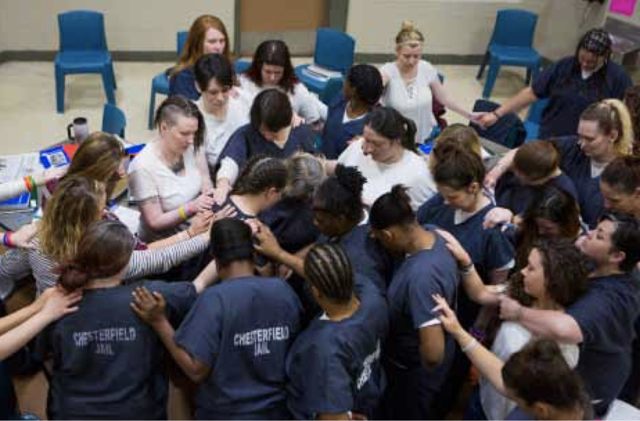 HARP participants — including Tera Crowder (far left middle, in white T-shirt) — prayed for a participant being released in November 2017. Image by United States, undated. Media file: rendelman_-_discover_richmond.png
