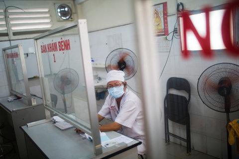 A tuberculosis clinic in Ho Chi Minh City. Image by David Rochkind. Vietnam, 2014. Media file: 12fixesweb2-blog480.jpg