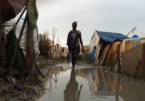 A woman walks through the flooded IDP camp in Malakal, South Sudan. Image by Ty McCormick. South Sudan, 2014. Media file: south_suand_1.jpg