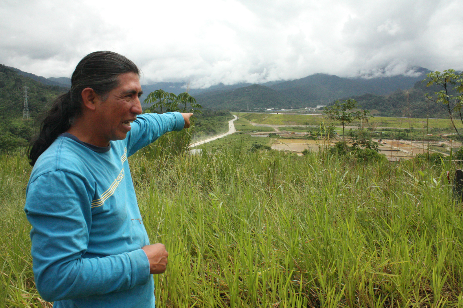 Luis Sánchez Shiminaycela points to the construction works near the house he was evicted from. Image by Andrés Bermúdez Liévano. Ecuador, 2019. Luis Sánchez Shiminaycela points to the construction works near the house he was evicted from. Image by Andrés Bermúdez Liévano. Ecuador, 2019.