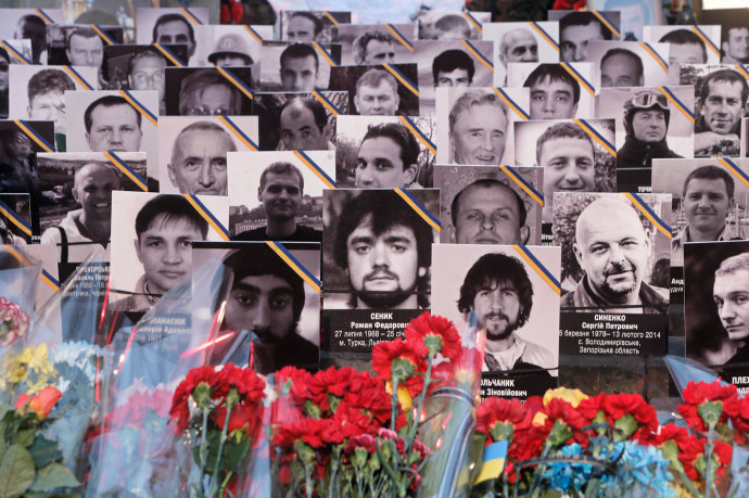 The hundred and six people who died in the Maidan in the winter of 2013-2014 have been called the Heavenly Hundred, and the center of Kiev is dotted with memorials to them. Media file: gessen-ukraine-throughts-its-monuments-1-690.jpg