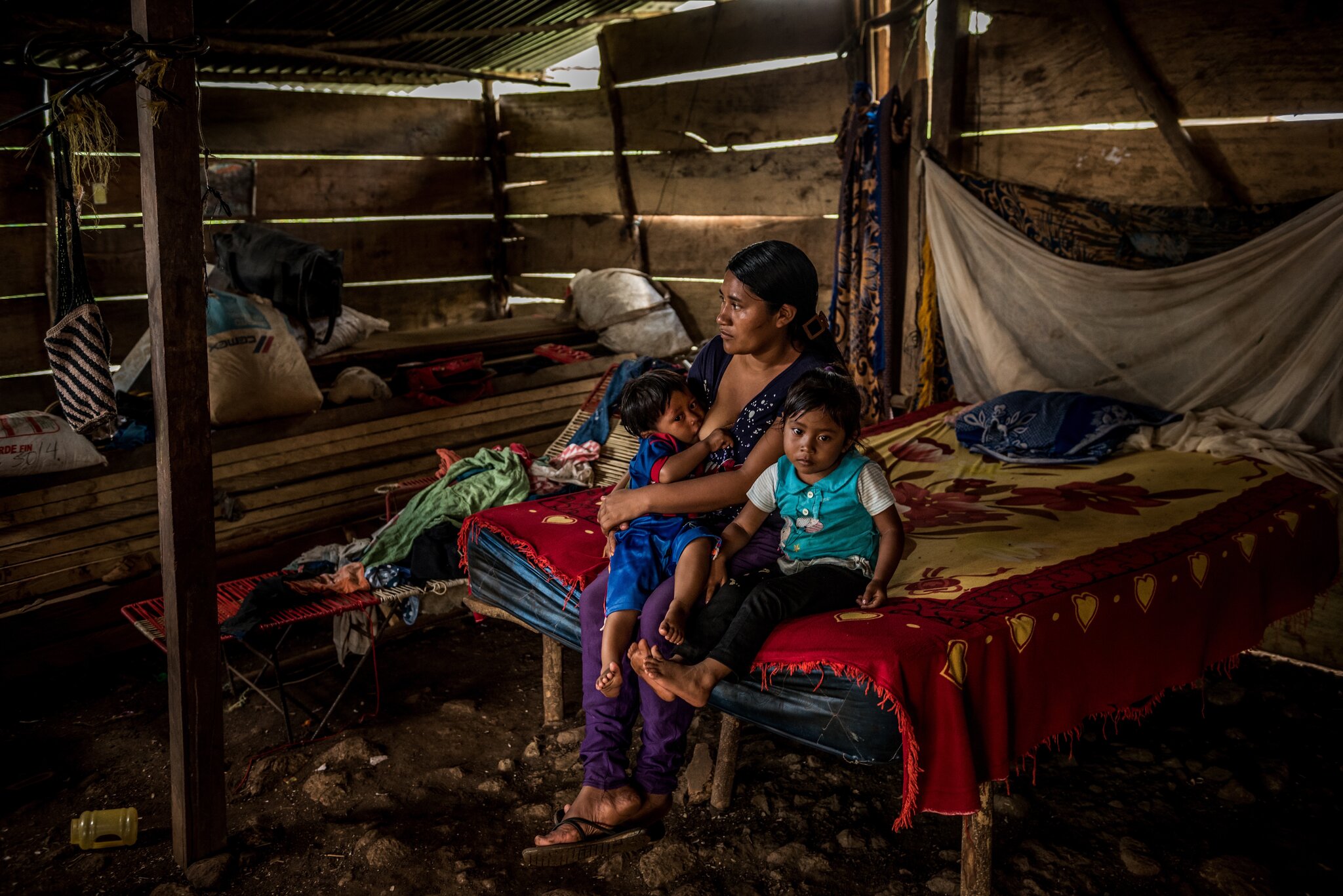 ALTA VERAPAZ. Jorge A.’s wife, Eva María H., at home with two of their children. Image by Meridith Kohut. Guatemala, 2020. ALTA VERAPAZ. Jorge A.’s wife, Eva María H., at home with two of their children. Image by Meridith Kohut. Guatemala, 2020.
