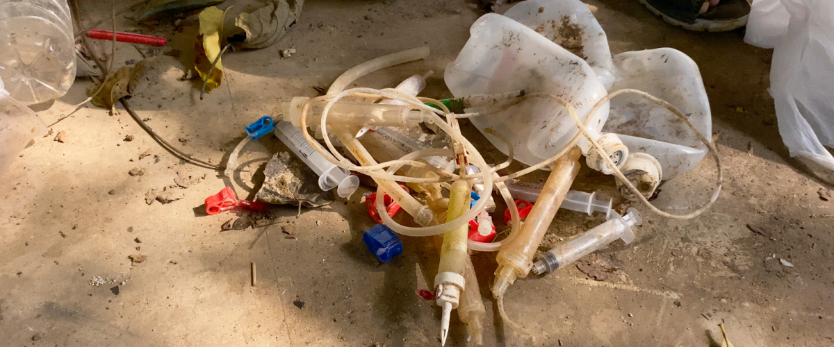 Medical waste found in the Cisadane River in Tangerang, Indonesia. Image by Adi Renaldi. Indonesia, undated. Medical waste found in the Cisadane River in Tangerang, Indonesia. Image by Adi Renaldi. Indonesia, undated.