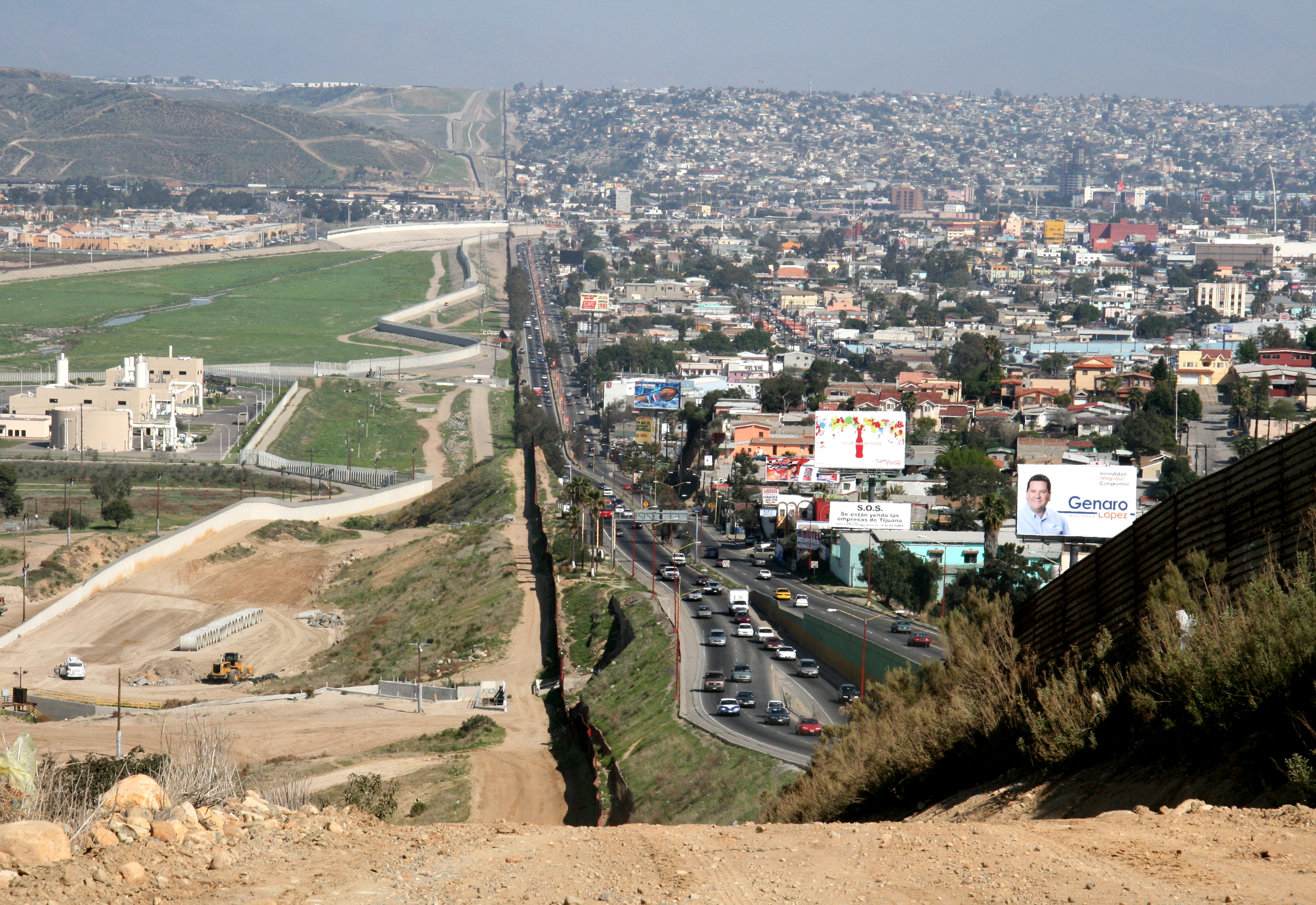 A small fence separates densely-populated Tijuana, Mexico, right, from the United States in the Border Patrol's San Diego Sector. Image by Sgt. 1st Class Gordon Hyde / United States Army. United States, 2007. A small fence separates densely-populated Tijuana, Mexico, right, from the United States in the Border Patrol's San Diego Sector. Image by Sgt. 1st Class Gordon Hyde / United States Army. United States, 2007.