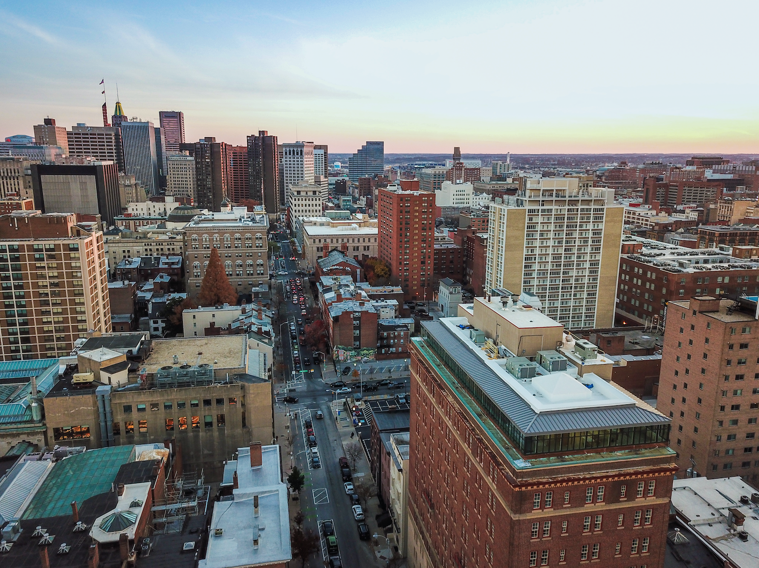 Aerial of Downtown Baltimore, Maryland from Mount Vernon Place. Image by Christian Hinkle / Shutterstock. United States, undated. Aerial of Downtown Baltimore, Maryland from Mount Vernon Place. Image by Christian Hinkle / Shutterstock. United States, undated.