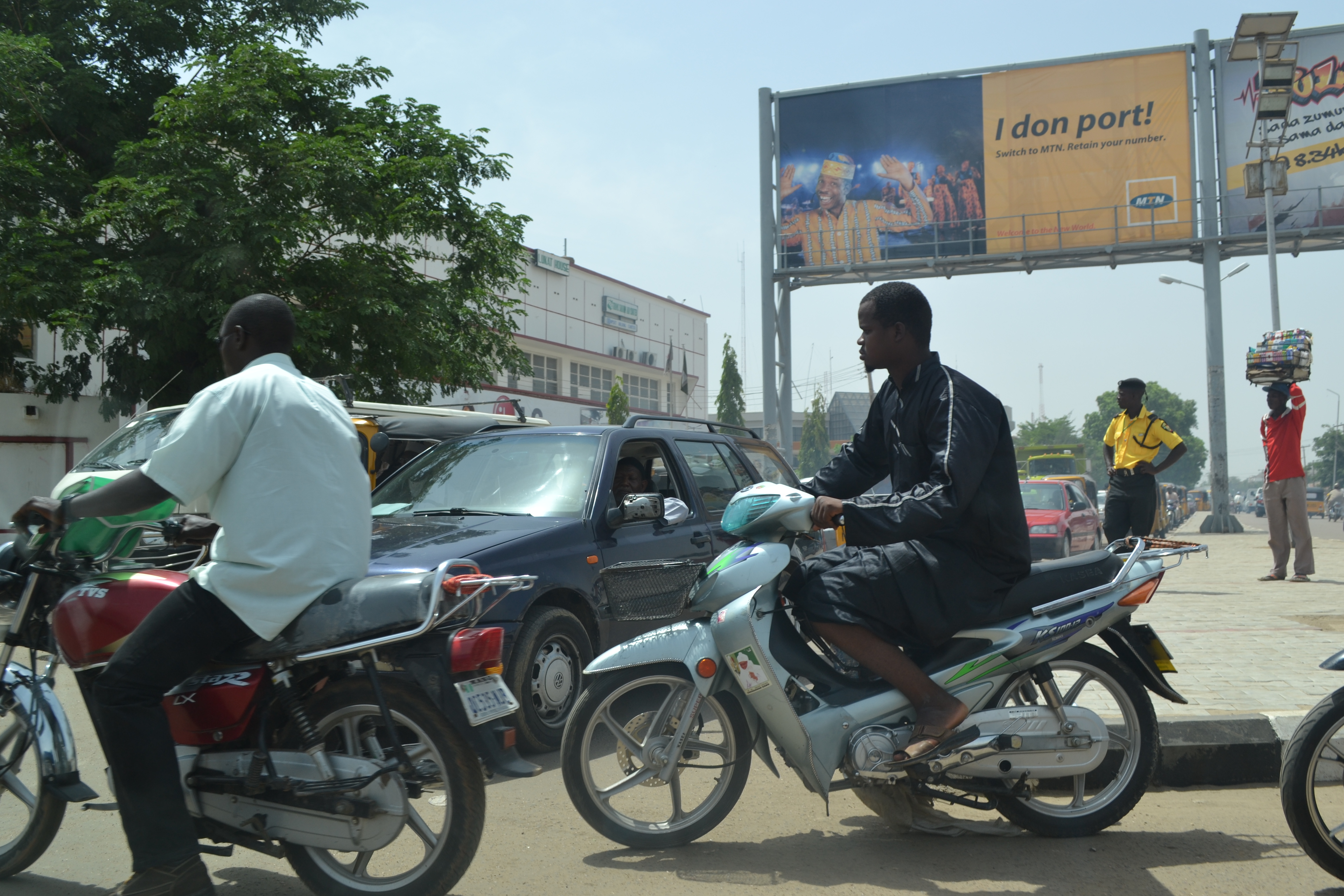 A busy intersection in Kano, a Nigerian city. Image by Ameto Akpe. Nigeria, 2013. Media file: dsc_0127.jpg