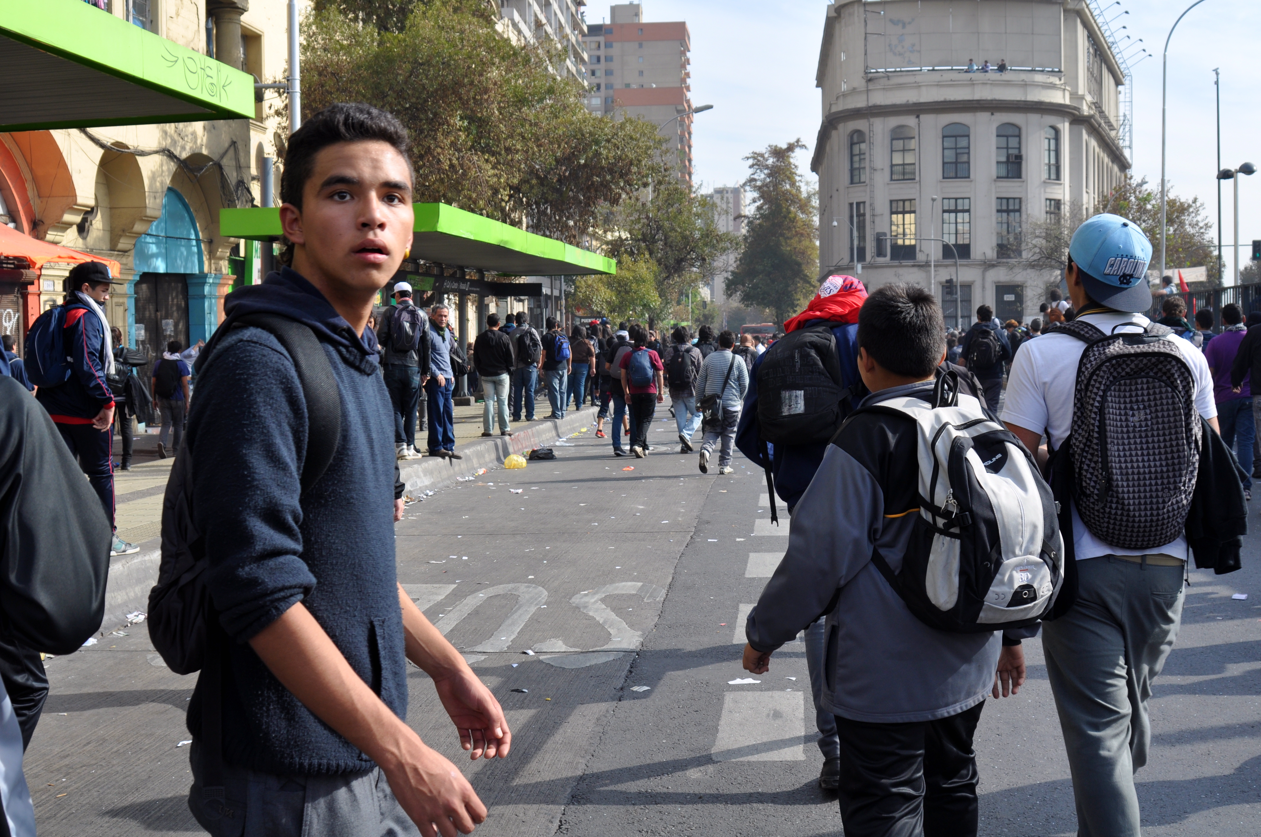 High school students caught in the violence at the end of a student march. Image by Shirley Coenen. Chile, 2013